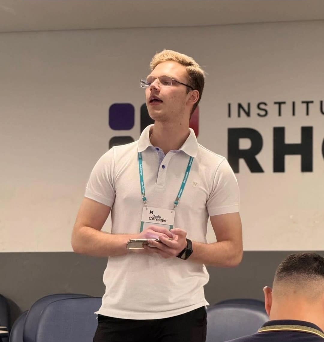 Recebendo premiação do Curso Dale Carnegie Sales