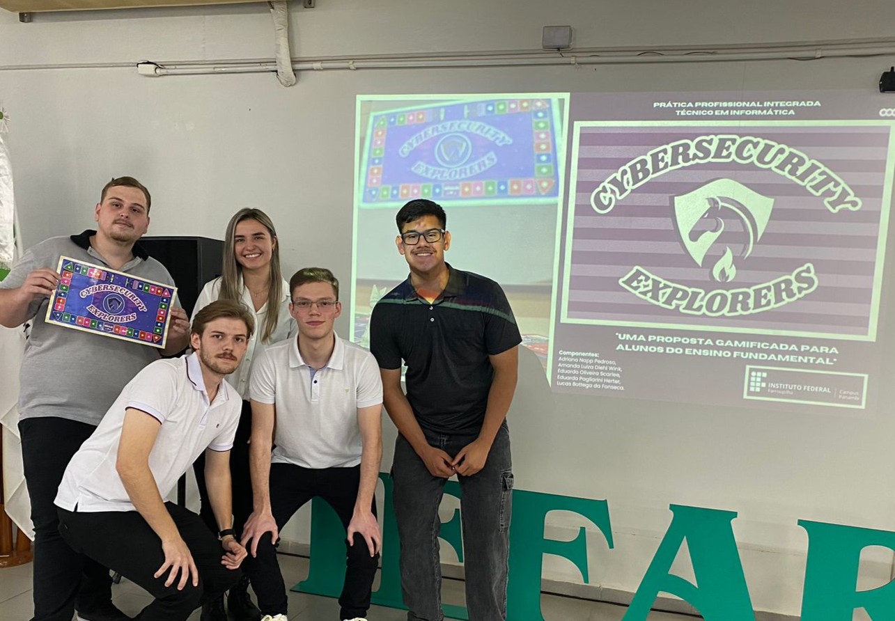 Recebendo premiação PPI Cyber 2024 no IFFar